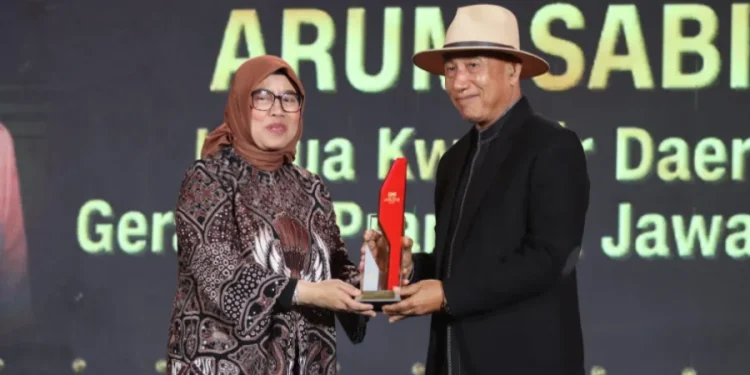 Ketua Kwarda Pramuka Jatim Raih Penghargaan CNN Indonesia 2025