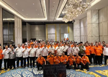 Kunjungan Wagub Emil dan Sekdaprov Adhy ke Pusdalops PB BPBD Jatim untuk Pantau Bencana
