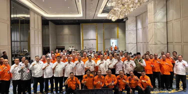 Kunjungan Wagub Emil dan Sekdaprov Adhy ke Pusdalops PB BPBD Jatim untuk Pantau Bencana
