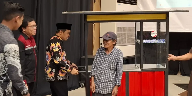 301 Warga Berpenghasilan Rendah Pasuruan Terima Bantuan Usaha DBHCHT 2025