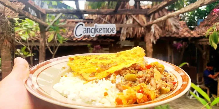 Sensasi Nasi Pedho, Menu Terbaru di Warung Cangkemoe Ponorogo