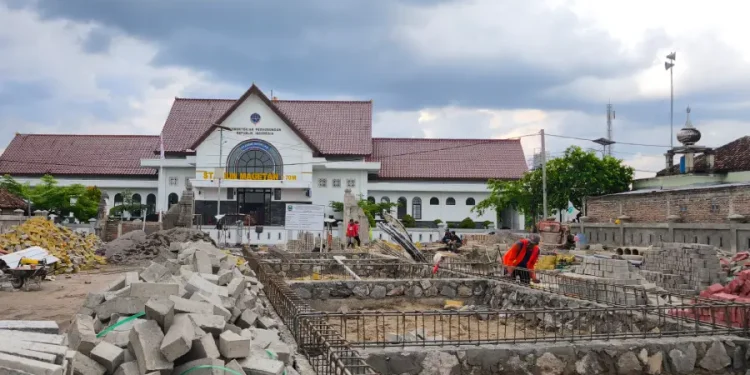 Pemasangan Lokomotif Monumen KA di Stasiun Magetan Ditunda Hingga Tahun Depan