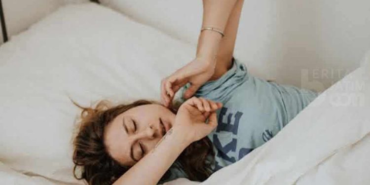 Badan Kaku Saat Bangun Tidur? Simak 5 Penyebab yang Sering Diabaikan
