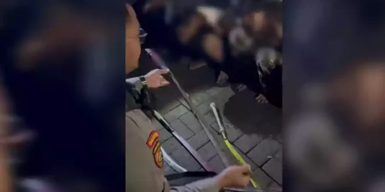 7 Anggota Gangster Bersajam Diamankan Polda Jatim