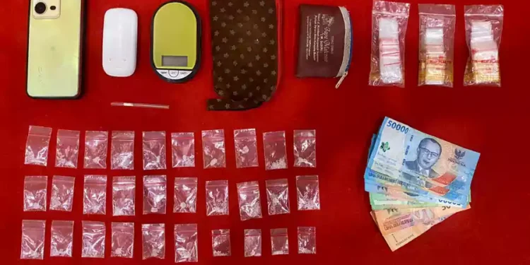 Dua Pengedar Sabu Ditangkap di Sumenep, Polisi Sita 33 Poket Siap Edar di Rumah Tersangka