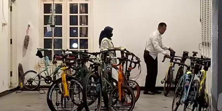 Usai Sita Dua Mobil Mewah, KPK Bawa 25 Sepeda dari Rumah Direktur RSUD Ponorogo Madiun