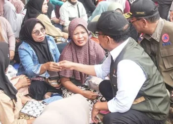 Menko PMK Pastikan Pembangunan Huntara Segera Dipercepat