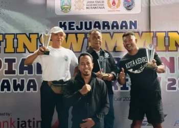 Surabaya Juara Umum Kejurprov Finswimming Piala Gubernur Jatim 2025