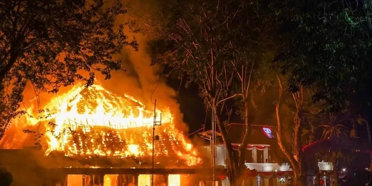 Terdakwa Pelempar Bom Molotov ke Grahadi Meninggal di Rutan Medaeng