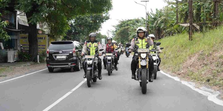Libur Nataru Aman, Kapolres Mojokerto Kota Laksanakan Patroli Wisata Menggunakan Motor