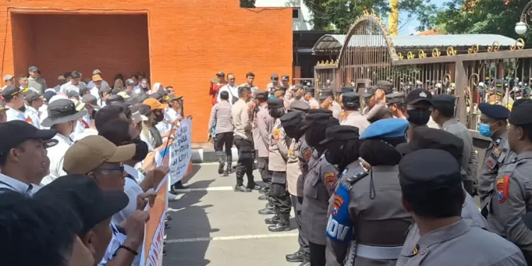 Ratusan Kades dan Perangkat Desa Mojokerto Tuntut Pengembalian ADD, Ancam Hentikan Program Pemkab