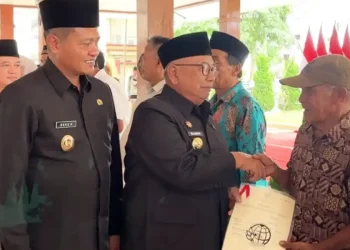 3.132 Warga Blitar Dapat Sertifikat Tanah Redistribusi Hutan Menyambut Tahun Baru