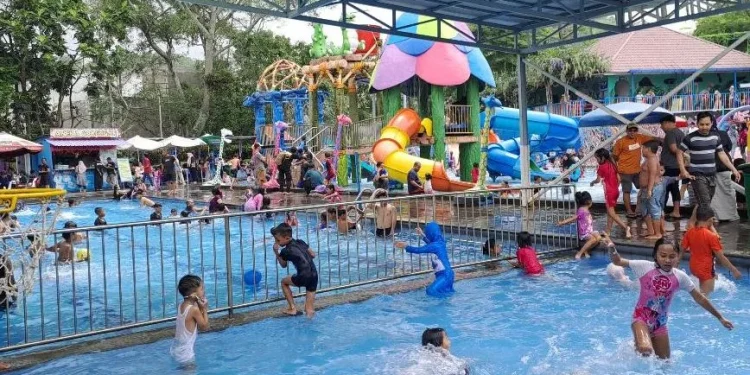 Batu Ekonomis Park Ramai Dikunjungi Ribuan Wisatawan di Hari Pertama 2026