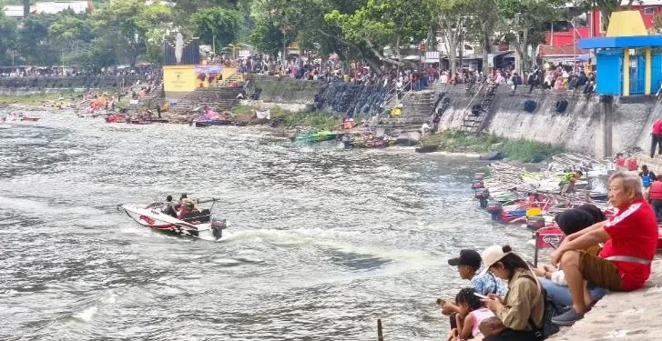 1,94 Juta Wisatawan Berkunjung ke Telaga Sarangan Selama Tahun 2025