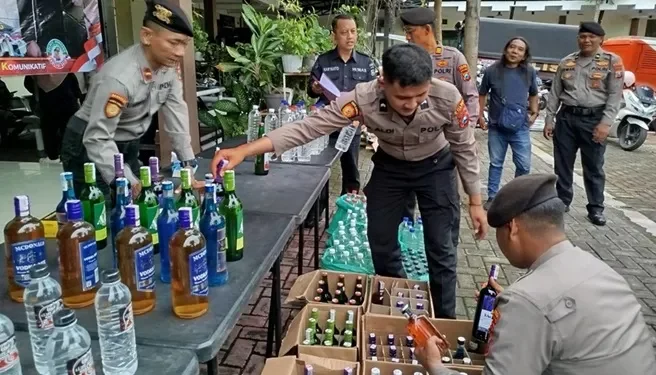 Polres Jombang Gagalkan Peredaran 680 Botol Miras dan Tangkap Tersangka AF Lagi